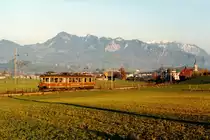 Chemins de fer Fribourgeois/GFM.
Regionalzug Bulle-Romont mit dem ABDe 4/4 164 bei Bulle im November 1985.
Foto: Walter Ruetsch