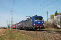 Am Nachmittag des 20.03.2019 fuhr HUPAC/BLSC 193 496  BLS Cargo. Die Alpinisten.  mit einem langen Containerzug, den sie seit Aachen West bespannte, durch den Haltepunkt von Auggen über die KBS 703 durchs Rheintal in Richtung Schweizer Grenze.