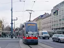 Wien. ULF 799 fuhr am 25.02.2020 auf der Linie 2,
hier bei der Wiener Staatsoper Richtung Dornbach. 