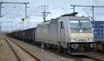CTL Logistics GmbH, Berlin [D] mit  186 263-0   [NVR-Nummer: 91 80 6186 263-0 D-AKIEM] und einem Ganzzug offener Drehgestell-Güterwagen am 24.02.20 Durchfahrt Bf. Golm (Potsdam).