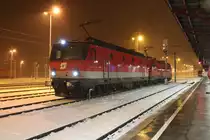 Als SLZ18182 kamen am 28.2.2020 die 1144 283 und die 1116 194 von St.Michael nach Selzthal und warten hier im dichten Schneefall auf die Einfahrt in die Zugförderung Selzthal.

