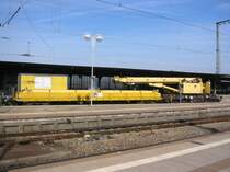 Ein Kran am 18.10.2003 abgestellt im Hauptbahnhof Karlsruhe