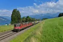 Re 420 343 und eine Re 620 mit einem KLV am 13.06.2017 bei Spiez.