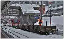 ABe 8/12 3515 beim Verschieben von Güter- und Personenwagen in Arosa. (05.03.2020)