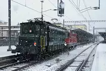 Winter in Bellinzona vom 2. März 2020 mit der Re 4/4 11158 und der Ae 4/7 10987.
Foto: Walter Ruetsch

