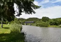 Dieser 427 überquert am 11.08.2019 als DPN 24026 Kassel Hbf - Göttingen, die Werrabrücke bei Hedemünden