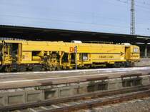 Stopfmaschine der DB vom Typ 08-475 Unimat 4s am 31.01.2004 im Hauptbahnhof Karlsruhe, Detailbild