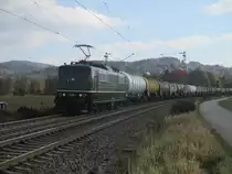 Fast wie zur Bundesbahnzeit kahm mir die 151 038-7 der Bayern Bahn aus Nördlingen mit einem Kesselwagen Güterzug auf der Remsbahn entgegen und zwar zwieschen Urbach bei Schorndorf und Plüderhausen das Foto entstandt am 26.10.2018