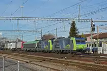 Doppeltraktion, mit den BLS Loks 485 020-2 und 485 012-9 durchfährt den Bahnhof Burgdorf. Die Aufnahme stammt vom 24.02.2020.