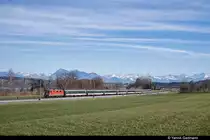 Eine Re 420 zieht am 21.02.2020 den Fanzug des FC Luzern nach Thun. Hier kurz vor Nottwil am Sempachersee. Interessant an dieser Komposition ist, dass nicht nur  B FC  Wagen eingesetzt wurden. Einige der Wagen sind des Typs  Bpm 51 