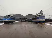 362 170-2 und 162 160-4 zu sehen am 23.01.16 in Praha hl.n.