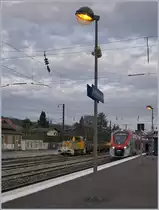 In La Roche sur Foron ist der SNCF Regiolis 31 525 M als L3 Léman Express bereit für die Weiterfahrt nach St-Gervais-les-Bains-les-Fayet, während der links im Bild zu sehende Locotracteur Y 8505 erst für seine spätere Fahrt nach Annecy aufgerüstet wird. 

13. Feb. 2020
