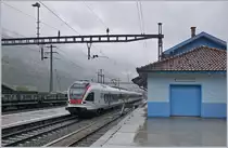 Was der Himmel an diesem Tag nicht bot, ersetzte der Bahnhof von Ambri Piotta: Himmelblau. 
Ein TILO Flirt auf dem Weg nach Erstfeld beim Halt in Ambri Piotta.

19. Okt. 2019