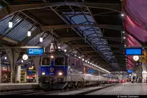 Re 421 394-8 mit der neuen EuroCity Werbung steht am Sonntag Abend bereit in Zürich HB zur Abfahrt als IC 4 nach Stuttgart Hbf. Aufgenommen am 08.03.2020