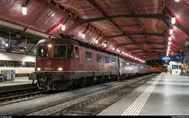 Zur Pensionierung eines Lokführers wurde der EC 164  Transalpin  am 8. März 2020 ausnahmsweise mit der von SBB Cargo zu diesem Zweck gemieteten Re 6/6 11630  Herzogenbuchsee  gefahren. Beim Zurückstellen des Zuges in Zürich HB konnte diese Aufnahme gemacht werden. Das Dach der Perronhalle wird derzeit saniert.