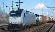 RTB CARGO GmbH, Düren [D] mit der Railpool Lok  186 430-5  [NVR-Nummer: 91 80 6186 430-5 D-Rpool] und auffällig kurzem Containerzug am 05.03.20 Durchfahrt Bf. Flughafen Berlin Schönefeld.