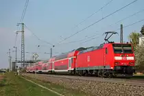 Nachschuss auf die Dortmunder 146 122-7, welche an das BW Freiburg (Breisgau) ausgeliehen war, als diese am Nachmittag des 11.04.2019 mit ihrem RE (Basel Bad Bf - Offenburg) in den Haltepunkt von Auggen einfuhr.