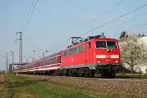 Durchfahrt am Nachmittag des 11.04.2019 von der 111 012 mit dem Pilger-Sonderzug DPE 27894 (Altenbeken - Lourdes) durch den Haltepunkt von Auggen über die Rheintalbahn in Richtung Basel, wo sie ihren Zug an die SBB übergeben wird.