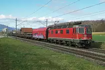 Impressionen der alten Stammstrecke Olten-Burgdorf. Sämtliche Aufnahmen sind im Raume Herzogenbuchsee-Bettenhausen entstanden am 11. März 2020.
Vom Bahnfotografen sehr gerne gesehener Güterzug Langenthal-Sumiswald mit der Re 620 027-3 Luterbach-Attisholz.
Foto: Walter Ruetsch