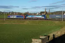 Impressionen der alten Stammstrecke Olten-Burgdorf. Sämtliche Aufnahmen sind im Raume Herzogenbuchsee-Bettenhausen entstanden am 11. März 2020.
Unpassende Doppeltraktion bestehend aus Re 474 + 193 Vectron blau.
Foto: Walter Ruetsch