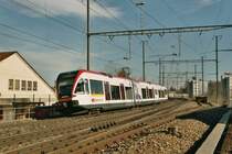 Die RABe 520 013-4, am 5.2.04 kurz vor dem Bahnhof Lenzburg