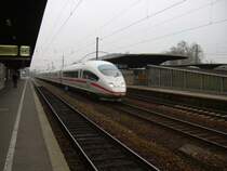 Ein ICE 3 der gerade durch K�ln-Deutz auf Gleis 6 durchf�hrt. N�chstes Ziel ist K�ln Hbf.