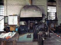 Das n�tige Zubeh�r zur Dampflokunterhaltung findet man im BW Sta�furt, wie diesen Schmiedeofen, 04.06.05