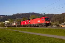 1116 077-9 und 188-4 mit einem Güterzug in Haselstauden. 8.4.20