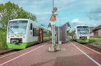 Am 24.5.06 begegneten sich in Rentwertshausen die VT 019 und 021 der Erfurter Bahn. (Vom Negativ gescannte Aufnahme.)