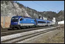 1216 233 mit Railjet in Peggau - Deutschfeistritz am 10.03.2020.