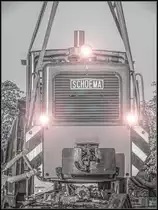 September 2011. 

Am Bahnhof in Stainz wird die kleine Lok 5 von Schöma verladen. 

