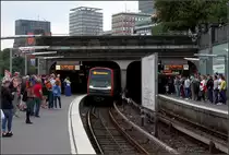 Starker Andrang -

... an der Haltestelle 'Landungsbrücken' in Hamburg nach einer vorangegangen Störung. In diesem U3-Zug, der auch noch sehr gut gefüllt war, fand ich dann doch einen Platz zum Stehen.

18.08.2018 (M)



