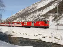 Die Gepacktriebwagen Deh 4/4 22 (ex-BVZ), hier zwischen Täsch und Zermatt, 04-02-2010
