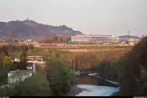 SBB Cargo Re 10/10 mit Expresszug Brig - RBL am 9. April 2020 im Löchligut.