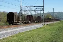 Die leeren Holzwagen gemäss ID 1202012 brachte am 15. April 2020 die Re 420 245-3 von Langenthal GB nach Basel Badischer Bahnhof.
Der lange und seltene Blockgüterzug wurde bei Rothrist verewigt.
Foto: Walter Ruetsch