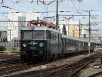 4061.13 mit dem planmäßige  Erlebniszug Wachau  bei der Abfahrt von Wien Südbahnhof (Die E-Lok war zw. Wien und Krems).
18.06.2008.