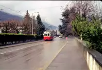 An einem typischen Frühlingstag zwischen Sonne und Regen in Monthey. April 1980. Digitalisiert von einer Kodak-Folie.