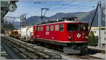 5151 nach Samedan mit Ge 6/6 II 706  Disentis/Mustér  in Thusis. (15.04.2020)