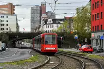 2210 als Linie 18 mit dem Fahrziel  Slabystraße  (wegen Bauarbeiten auf der Mülheimer Brücke) auf der Luxemburger Straße am 14.04.2020.