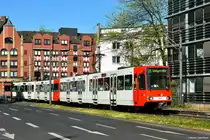 2331 wurde die Ganzreklame  Netcologne  entfernt. Hier zu sehen wieder in der aktuellen KVB-Farbgebung kurz vor dem Barbarossaplatz am 16.04.2020.