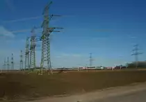 Am 14.3.2020 war ein unbekannter 403 als ICE-Sprinter 838 auf dem Weg von Berlin nach Frankfurt. Kurz vor Erfurt fährt er am Umspannwerk Vieselbach vorbei.