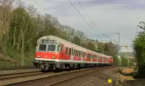 am 16.04.2020 gab es eine Streckenkunde fahrt der WFL von Stuttgart nach Tübingen aufgrund des anstehenden Ersatzverkehr für Abellio. Diese Fahrten tätigten sie mit 111 200 welche zwei n-Wagen und einen Karlsruher Kopf bei sich hatte. Das Foto entstand hinter Oberesslingen.