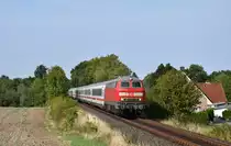 218 322 mit IC 2411 Fehmarn-Burg - Köln Hbf, am 29.08.2018 bei der Ausfahrt aus Timmendorfer Strand

