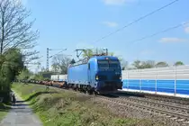 Nachdem ich am 6.4 meinen ersten Smartron erlegt habee konnte ich 2 Tage später am 8.4 schon meinen 2ten Smartron festhalten. 192 011 rauscht mit einem KLV Leerzug durch Gelsenkirchen Bismarck gen Wanne Eickel.

Gelsenkirchen 08.04.2020