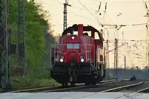 In der untergehenden Sonne rauscht 261 109-3 durch Gelsenkirchen Bismarckgen Wane Eickel.

Gesenkirchen 08.04.2020