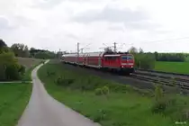 111 037 und ihre RB nach Treuchtlingen konnte bei Asbach am 9.5.13 bildlich festgehalten werden. 