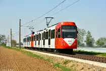 Die sanierten B100S 2427 (ex 2198, Baujahr 1985) und 2411 (ex 2111, Baujahr 1984) auf dem Weg nach Bonn in Merten am 17.04.2020. 