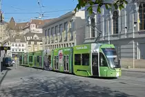 Be 6/8 Flexity 5012 mit der U-Abo Werbung, fährt den Steinenberg hoch zur Haltestelle Bankverein. Die Aufnahme stammt vom 07.04.2020.