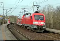 Nachschuss auf 182 003-4 (Siemens ES64U2) von DB Regio Nordost als RE 3110 (RE1) von Cottbus Hbf nach Magdeburg Hbf, der den Hp Magdeburg Herrenkrug auf der Bahnstrecke Berlin–Magdeburg (KBS 201) durchfährt.
[13.2.2020 | 9:45 Uhr]
