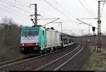 Autotransportzug mit 186 127-7 der Alpha Trains Belgium NV/SA, vermietet an die ITL Eisenbahngesellschaft mbH (ITL), durchfährt den Hp Magdeburg Herrenkrug auf der Bahnstrecke Berlin–Magdeburg (KBS 201) Richtung Magdeburg-Neustadt.
Aufgenommen im Gegenlicht am Ende des Bahnsteigs 1.
[13.2.2020 | 9:53 Uhr]